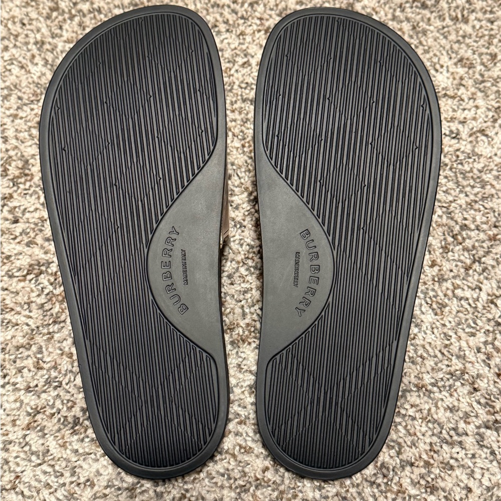 Burberry Woman’s Furley Vintage Slides - Picture 4 of 8